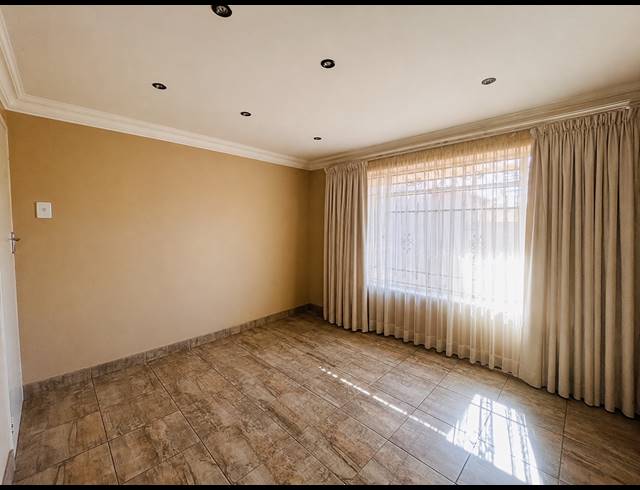 3 BEDROOM HOUSE FOR SALE IN SEBOKENG ZONE 14